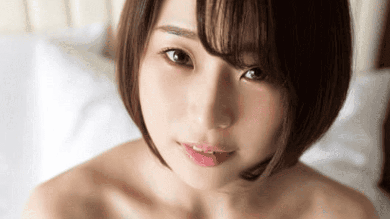 Japanese cam model: a cute girl with short hair