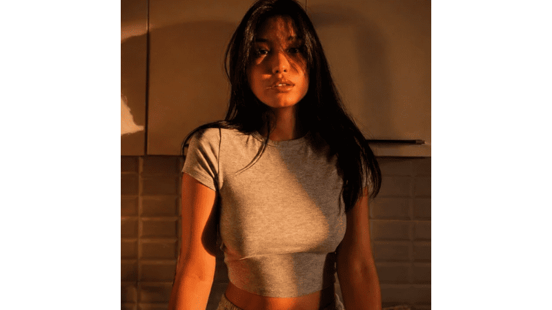 Stripchat AikoHokonu 18yo athletic Asian model showing her big tits in a tight fitted T-shirt