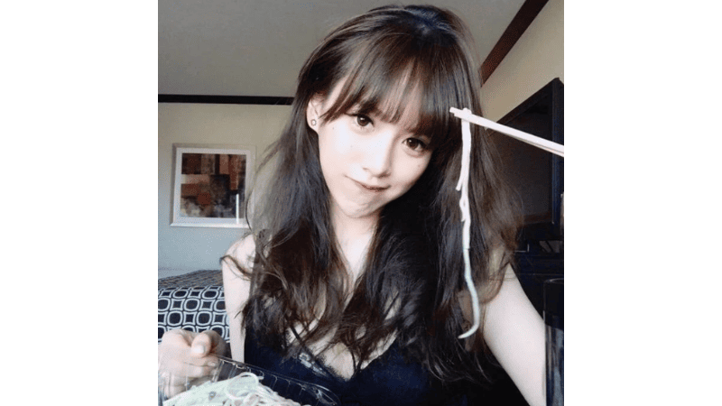 Stripchat Aner333 slim Asian cam model in sexy office outfit showing long legs in nylon stockings