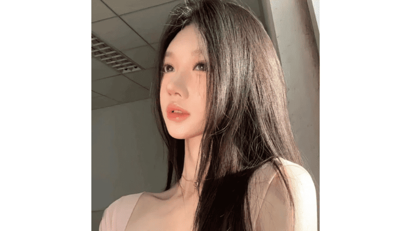 Stripchat Lucya-a showing off her beautiful, symmetrical face and gorgeous, full cleavage in a seductive pose