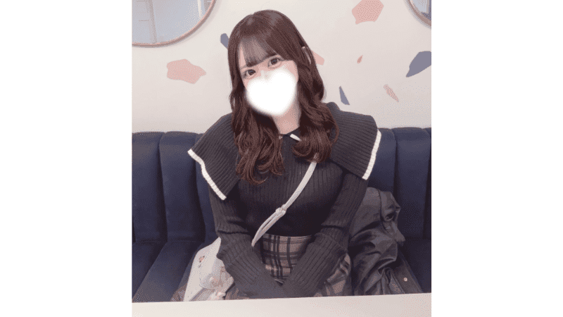 Stripchat shina_mo_n_ch cute 23yo Japanese girl in casual clothes posting a sweet selfie before going live