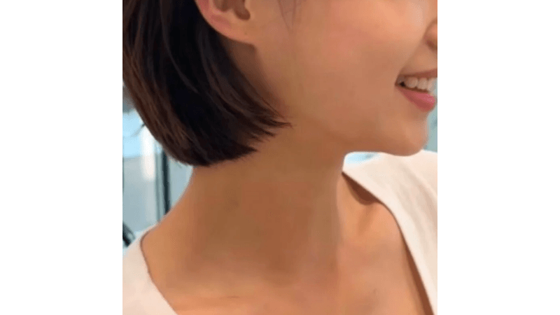 Stripchat JP-SHIHO: A side profile of the slender Japanese model SHIHO, emphasizing her smooth skin and sophisticated presence as a former top-ranked performer.