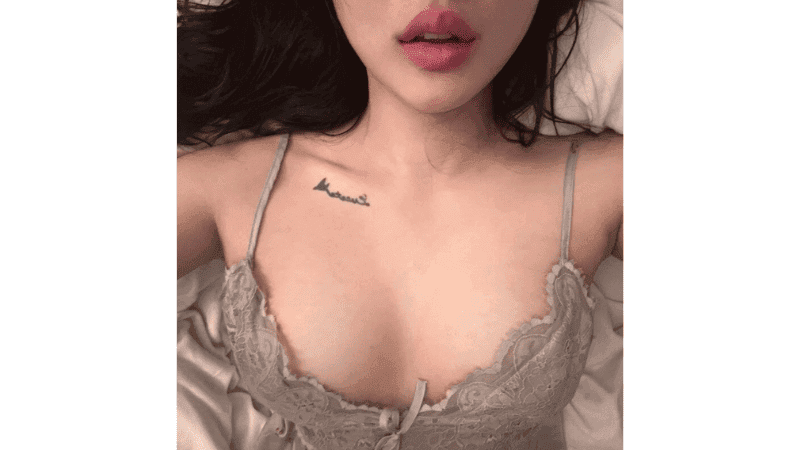 Stripchat Kor_Cat, a tall (170cm) South Korean performer wearing sexy lingerie to highlight her large breasts and athletic curves.