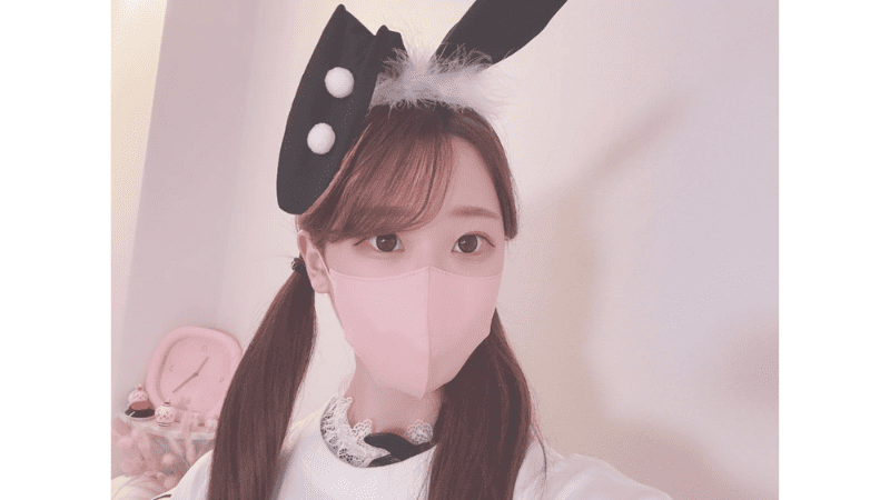 Stripchat -Usagi- cute 20 year old Japanese student camgirl smiling playfully for a sweet selfie in her room